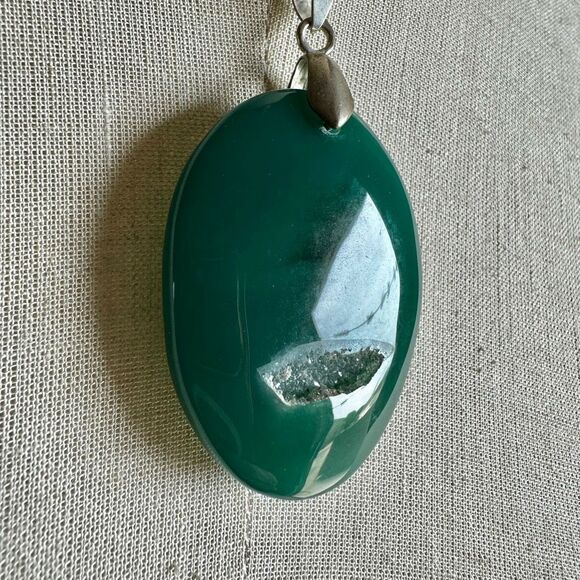 Green Onyx agate  Druzy Geode pendant necklace - Picture 3 of 10